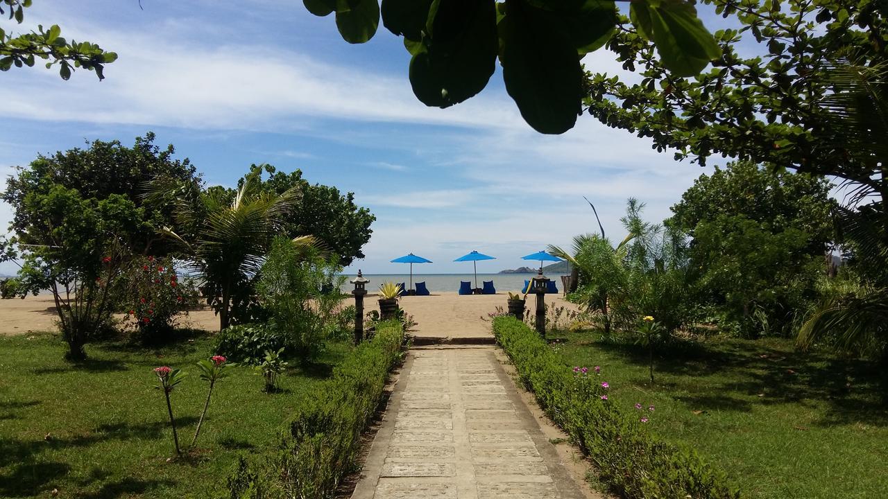 Puri Sari Beach Hotel Лабуан-Бахо Экстерьер фото